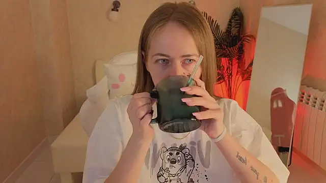 Bella McKenzie online show from March 14, 1:34 am