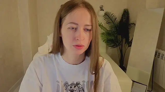 Bella McKenzie online show from March 24, 1:32 am