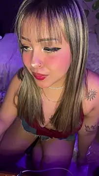 Snapshot of Moon_Velvet_ chatting on March 26, 1:44 am Moon Velvet online show from March 26, 1:44 am