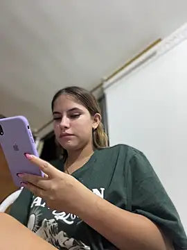 Snapshot of MiluRossee chatting on March 22, 5:22 am MiluRossee online show from March 22, 5:22 am