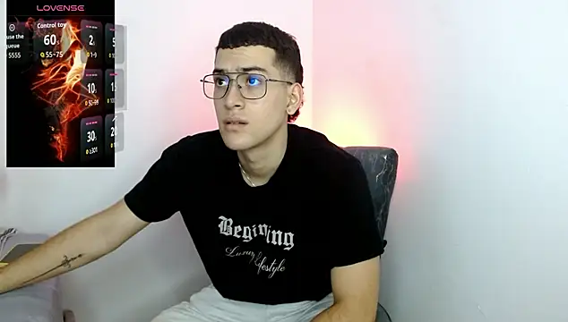 Snapshot of oliver___saint chatting on March 9, 12:25 am oliver saint online show from March 9, 12:25 am