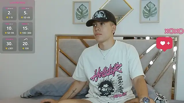 Snapshot of oliver___saint chatting on March 27, 12:05 am oliver saint online show from March 27, 12:05 am