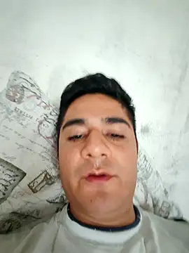 Snapshot of Hugaldo11 chatting on May 9, 10:48 pm Hugaldo11 online show from May 9, 10:48 pm
