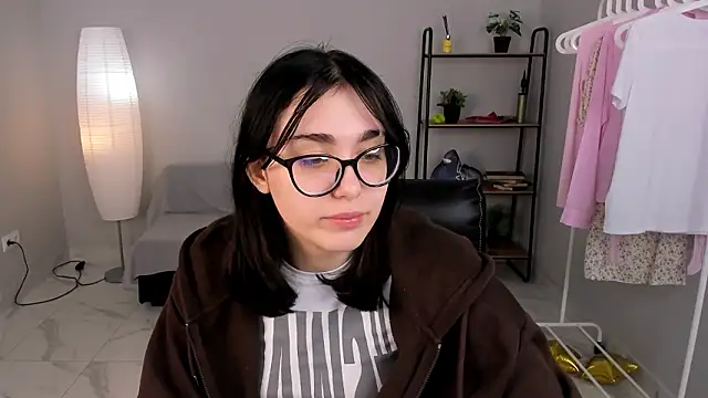 Snapshot of Bell_Menis chatting on March 17, 11:46 am Bell Menis online show from March 17, 11:46 am