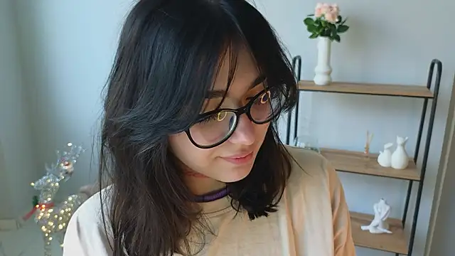 Snapshot of Bell_Menis chatting on March 22, 8:18 am Bell Menis online show from March 22, 8:18 am