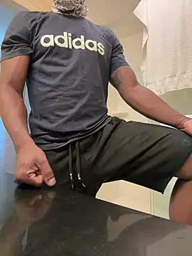 EricSwainn901 online show from July 28, 9:36 pm