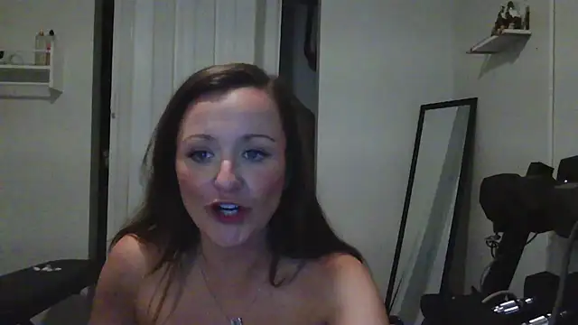 Snapshot of thenakedtrainer69 chatting on May 29, 6:17 pm thenakedtrainer69 online show from May 29, 6:17 pm