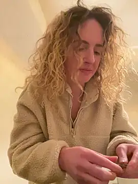 curlyirishgirl online show from March 12, 3:56 am