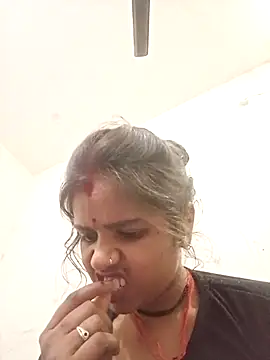 Snapshot of Hot_chani chatting on April 6, 6:14 am Hot chani online show from April 6, 6:14 am