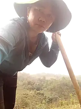 Snapshot of lyly_sexx chatting on March 7, 2:41 am lyly sexx online show from March 7, 2:41 am