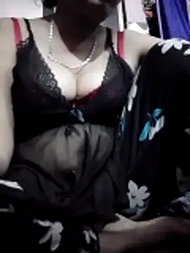 Snapshot of Hey__honey chatting on May 11, 1:33 am Hey honey online show from May 11, 1:33 am