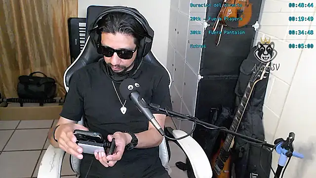 Snapshot of AntuanSV chatting on March 14, 5:46 am AntuanSV online show from March 14, 5:46 am