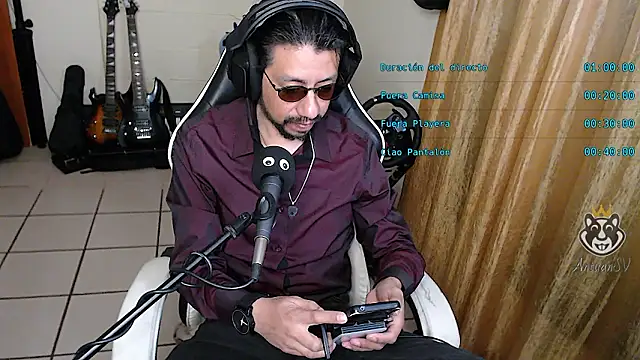 Snapshot of AntuanSV chatting on March 16, 5:13 am AntuanSV online show from March 16, 5:13 am