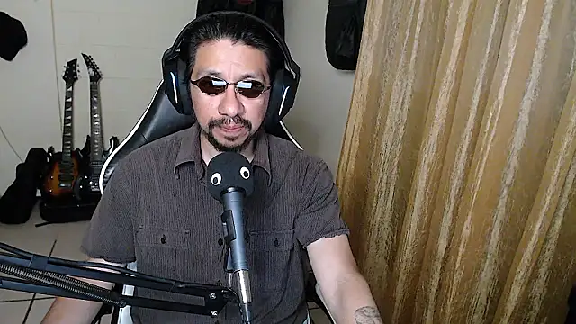 Snapshot of AntuanSV chatting on March 21, 2:49 am AntuanSV online show from March 21, 2:49 am