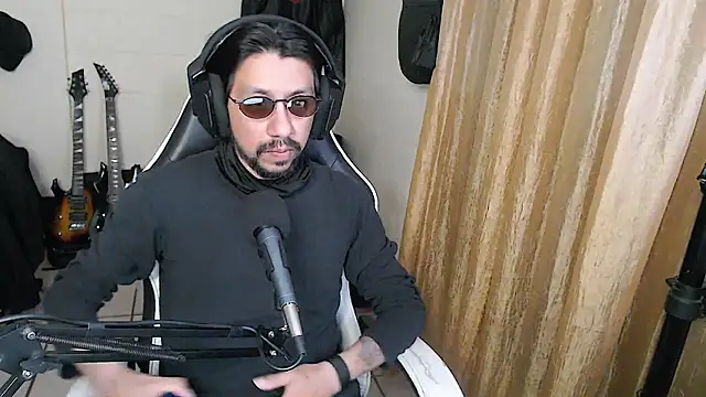 Snapshot of AntuanSV chatting on March 28, 3:50 am AntuanSV online show from March 28, 3:50 am