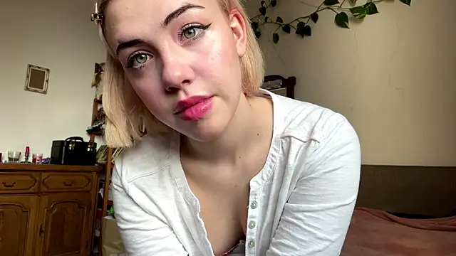 Snapshot of AmyTorry chatting on March 21, 8:19 am AmyTorry online show from March 21, 8:19 am