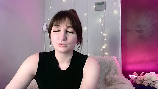 Birdie Kiss online show from June 12, 8:19 pm