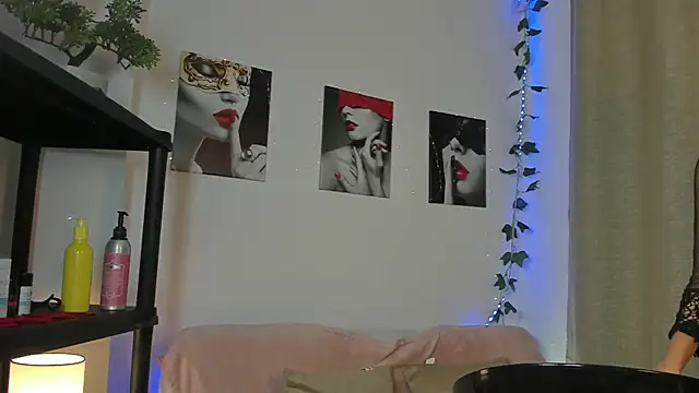 Snapshot of Rebeca_Marchetti chatting on March 24, 8:14 pm Rebeca Marchetti online show from March 24, 8:14 pm