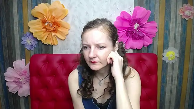 Snapshot of MeganPirs chatting on April 7, 4:57 am MeganPirs online show from April 7, 4:57 am