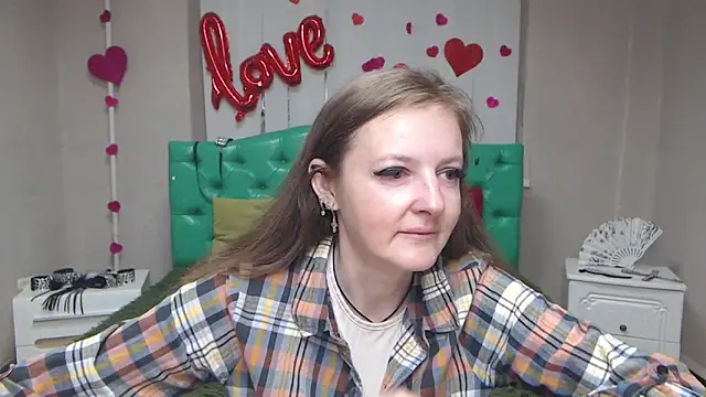 Snapshot of MeganPirs chatting on May 8, 5:18 pm MeganPirs online show from May 8, 5:18 pm