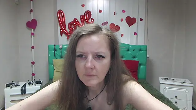Snapshot of MeganPirs chatting on May 17, 5:05 am MeganPirs online show from May 17, 5:05 am