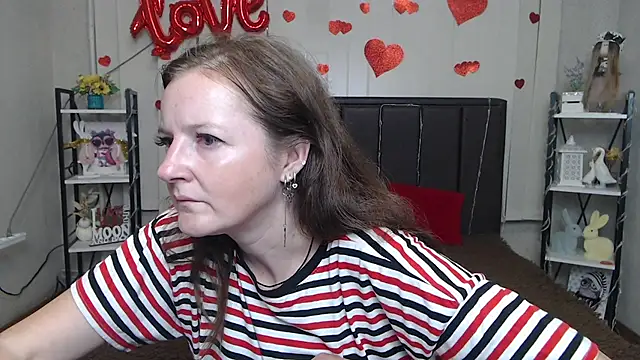 Snapshot of MeganPirs chatting on July 4, 5:08 pm MeganPirs online show from July 4, 5:08 pm