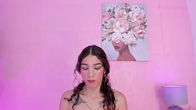 Snapshot of evelyn__rose1 chatting on March 18, 6:00 pm evelyn rose1 online show from March 18, 6:00 pm