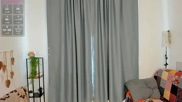 Snapshot of SilverFeral chatting on March 17, 5:33 am SilverFeral online show from March 17, 5:33 am