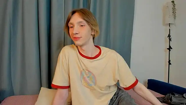 Snapshot of SilverFeral chatting on March 22, 12:58 am SilverFeral online show from March 22, 12:58 am