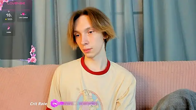 Snapshot of SilverFeral chatting on March 26, 5:35 am SilverFeral online show from March 26, 5:35 am