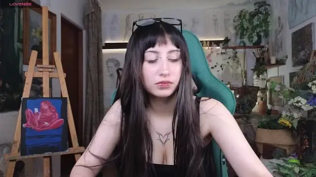Snapshot of EffieMeowley chatting on June 7, 1:15 pm EffieMeowley online show from June 7, 1:15 pm