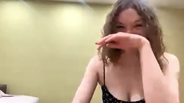 Snapshot of AliveCute chatting on February 28, 5:25 pm AliveCute online show from February 28, 5:25 pm