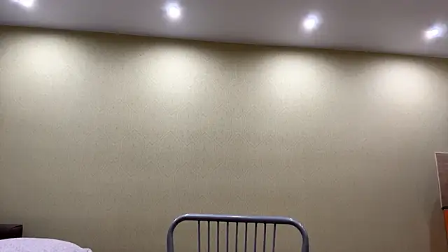 Snapshot of AliveCute chatting on March 8, 5:39 pm AliveCute online show from March 8, 5:39 pm