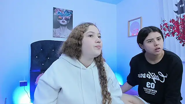 valeria and zoe online show from March 11, 2:34 pm