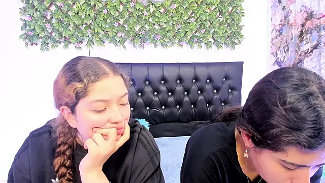 valeria and zoe online show from May 26, 2:24 pm