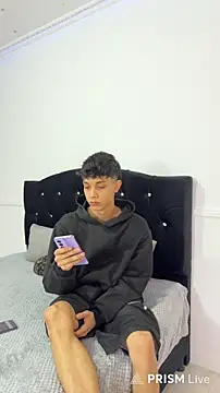 Snapshot of DiamondEssence chatting on March 5, 2:07 am DiamondEssence online show from March 5, 2:07 am