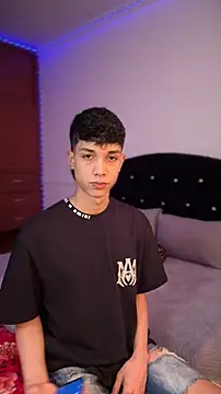 Snapshot of DiamondEssence chatting on March 5, 9:22 pm DiamondEssence online show from March 5, 9:22 pm