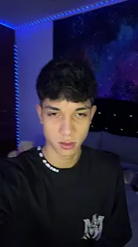 Snapshot of DiamondEssence chatting on March 21, 7:35 am DiamondEssence online show from March 21, 7:35 am