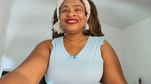 Snapshot of luxy_benet chatting on March 18, 9:12 am luxy benet online show from March 18, 9:12 am