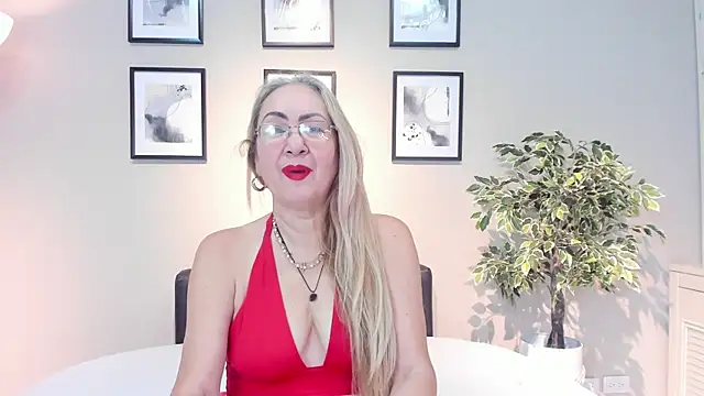Snapshot of Victoria_Firee chatting on April 11, 1:04 pm Victoria Firee online show from April 11, 1:04 pm