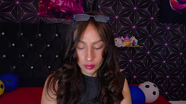 Miis Beella online show from July 9, 12:53 pm