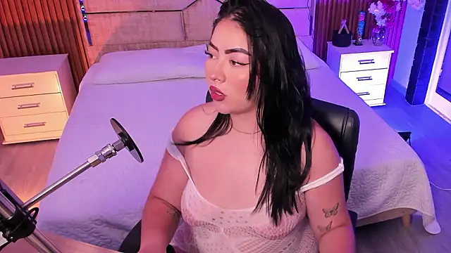 Snapshot of Emberrvelvet chatting on March 15, 5:46 am Emberrvelvet online show from March 15, 5:46 am