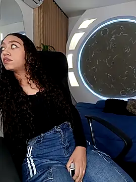 Snapshot of ritzabeth_daniel chatting on March 23, 2:48 am ritzabeth daniel online show from March 23, 2:48 am