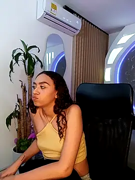 ritzabeth daniel online show from May 13, 3:15 am