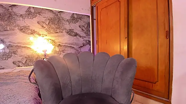 Snapshot of Miss_ElektraNova chatting on March 17, 12:41 pm Miss ElektraNova online show from March 17, 12:41 pm