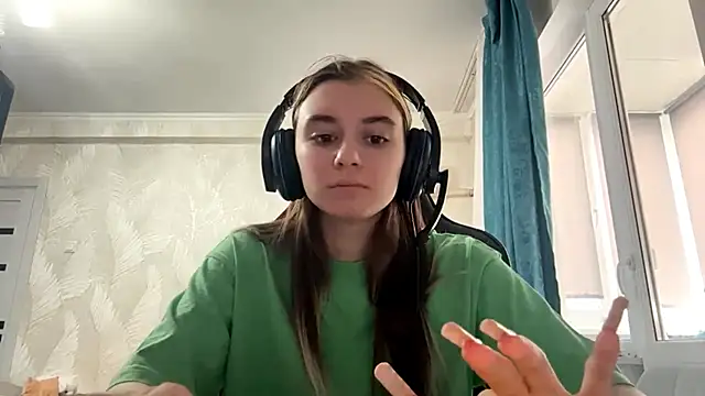 Snapshot of PluralPalaver chatting on March 4, 7:03 am PluralPalaver online show from March 4, 7:03 am