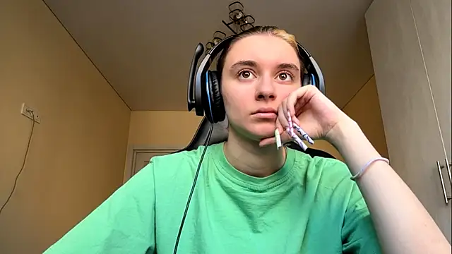 Snapshot of PluralPalaver chatting on March 11, 6:19 am PluralPalaver online show from March 11, 6:19 am