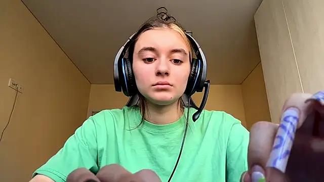 Snapshot of PluralPalaver chatting on March 13, 6:42 am PluralPalaver online show from March 13, 6:42 am