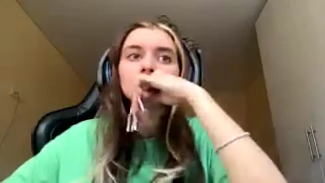 Snapshot of PluralPalaver chatting on March 18, 10:18 am PluralPalaver online show from March 18, 10:18 am