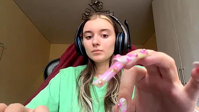 Snapshot of PluralPalaver chatting on March 20, 7:02 am PluralPalaver online show from March 20, 7:02 am